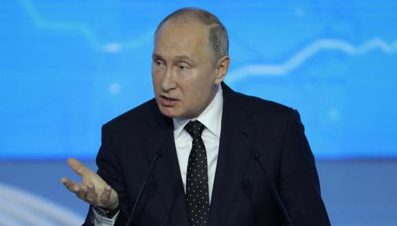 En una reunión del Kremlin con asesores culturales, el presidente de Rusia, Vladimir Putin, dijo que si se busca impedir la labor de los artistas se tendrá un efecto adverso y aumentarán su popularidad. (Foto: EFE)