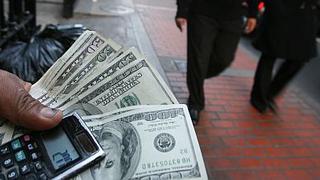 Dólar cerró estable tras fuerte baja