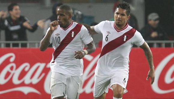Jefferson Farfán y Juan Manuel Vargas se alistan para enfrentar a Brasil en la Copa América 2015. (Fernando Sangama/USI)