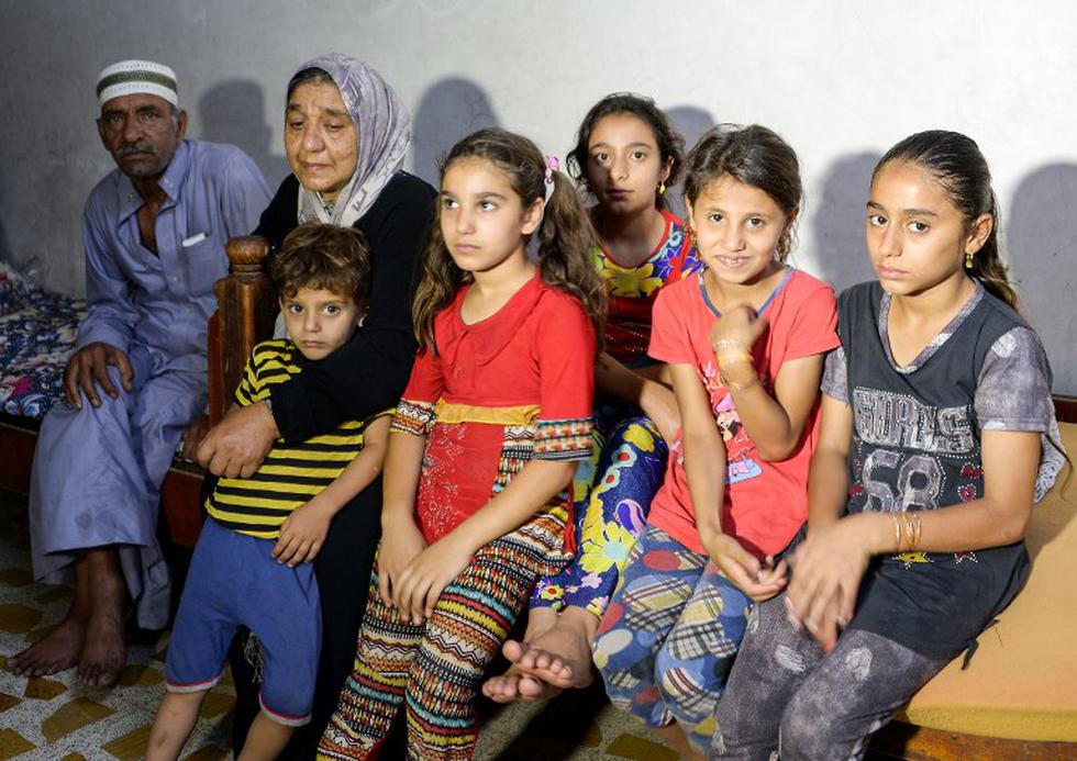 Sana Ibrahim, la abuela que quedó a cargo de sus 22 nietos tras la muerte de sus hijos en la guerra. (AFP)