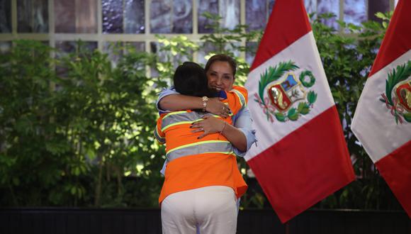 Chabelita: El abrazo de una roja discordia. (Foto: GEC)