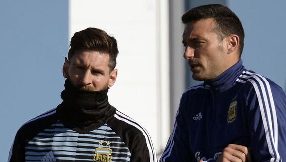 Lionel Scaloni espera que Messi se recupere pronto y reaparezca en los campos de juego. (Foto: AFP)