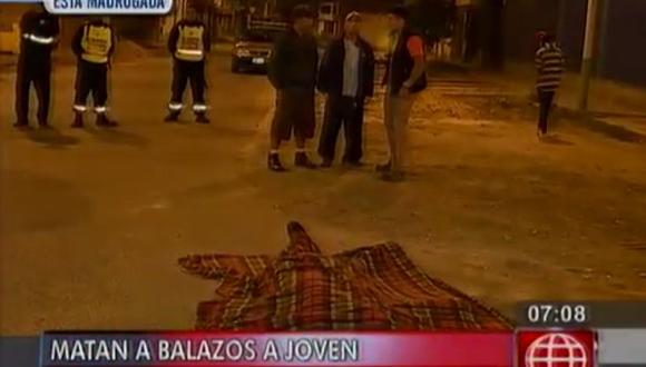 Delincuentes matan a mototaxista por resistirse al asalto en el Callao. (América Televisión)