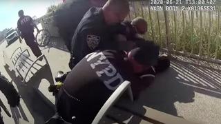 Imputado un policía neoyorquino por realizar una llave de estrangulamiento [VIDEO]