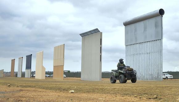 Prototipos del muro en las afueras de San Diego. (Foto: AFP)