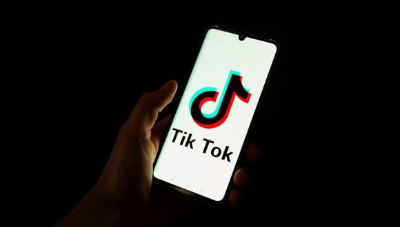 El Senado de Estados Unidos aprobó una legislación que exige que la popular aplicación de redes sociales TikTok sea desinvertida de su empresa matriz china ByteDance o quede excluida del mercado estadounidense. (Foto de Antonin UTZ / AFP)
