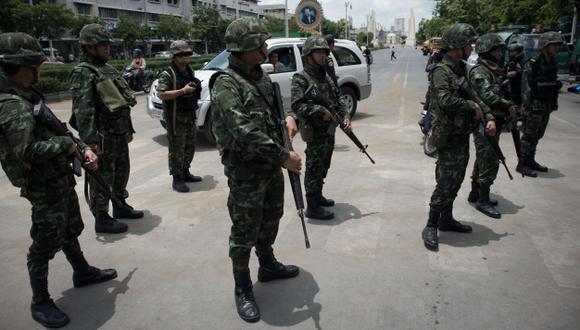Incertidumbre. Los soldados fueron retirados de las calles en Bangkok y la ciudad retomó su ritmo. (AFP)