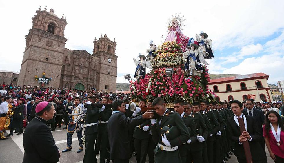Miles danzaron durante celebración de la fiesta de la Virgen de la Candelaria en Puno. (Carlos Lezama/Andina)