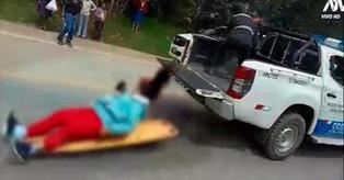 ¡Insólito! Mujer cae de camioneta de Serenazgo cuando era evacuada a hospital
