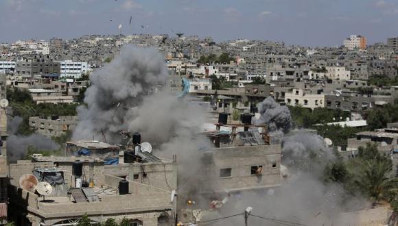 VIOLENCIA NO TIENE FIN. Ataques en la Franja de Gaza desplazan a la población civil. (AP)