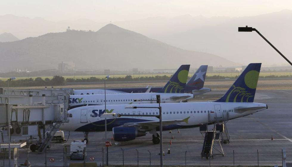 Chile: 12 terminales paralizadas en cuarto día de huelga de trabajadores aeroportuarios. (Reuters)