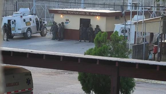 Las instalaciones son controladas por los propios presos fuertemente armados con fusiles y armas cortas de guerra. La Guardia Nacional de Venezuela solo se encarga de vigilar de las puertas para afuera.