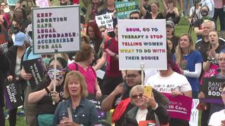 “Mi cuerpo, mi elección”: Miles protestan por el derecho al aborto en Estados Unidos