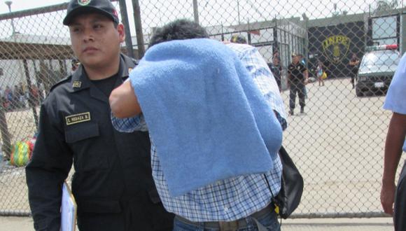 INPE: Agente que cayó con chips de celulares podría ir 20 años preso. (Perú21)