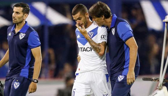 Fernando Gago salió lesionado el pasado jueves del partido entre Vélez y Aldosivi y hoy se ha confirmado la grave lesión del volante argentino. (Agencia)