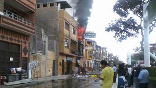 La Libertad: Incendio consume edificio comercial de Chepén