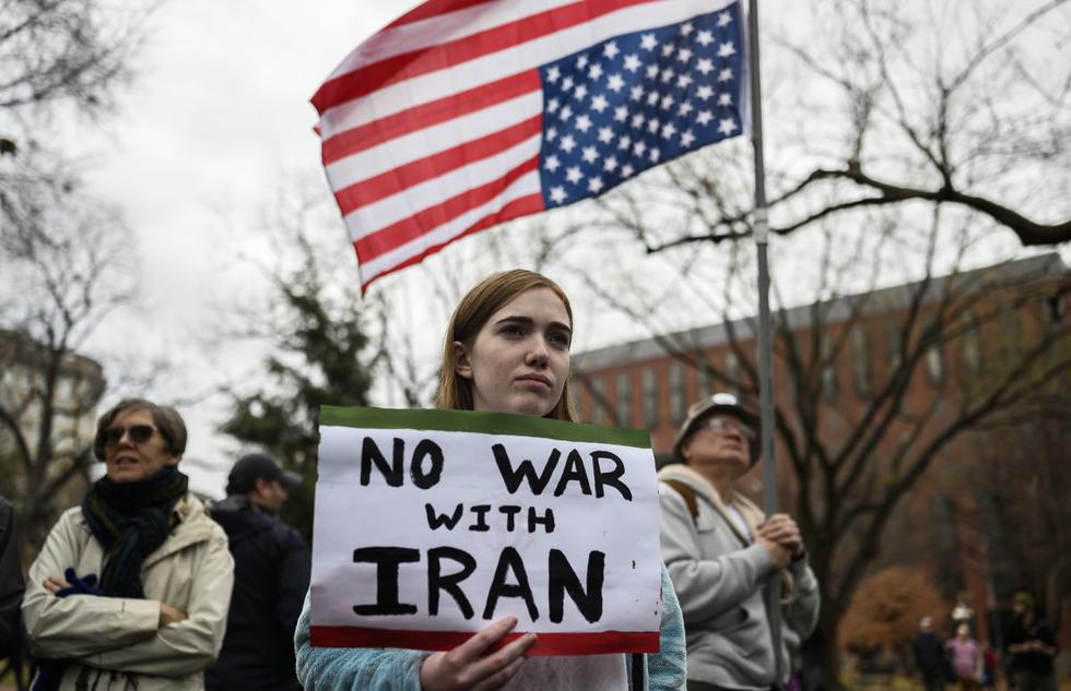 Manifestantes se reunieron en Washington, Nueva York y otras decenas de ciudades estadounidenses al grito de “No a la guerra con Irán”. (AFP)