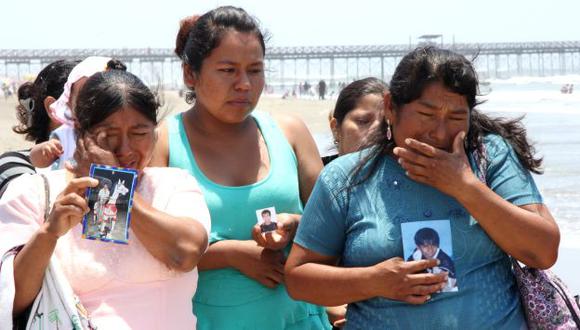Familiares de los pescadores desaparecidos tienen esperanzas de encontrarlos vivos. (Fabiola Valle)