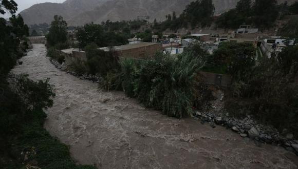 En alerta. Caudal del río Rímac se viene incrementando debido a las constantes lluvias. (Anthony Niño de Guzmán/Perú21)