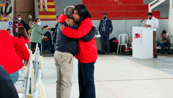 El saludo de Betssy Chávez al primer ministro, Aníbal Torres, y el supuesto desplante a la vicepresidenta Dina Boluarte llamó la atención en Huancayo. (Foto: Consejo de Ministros)