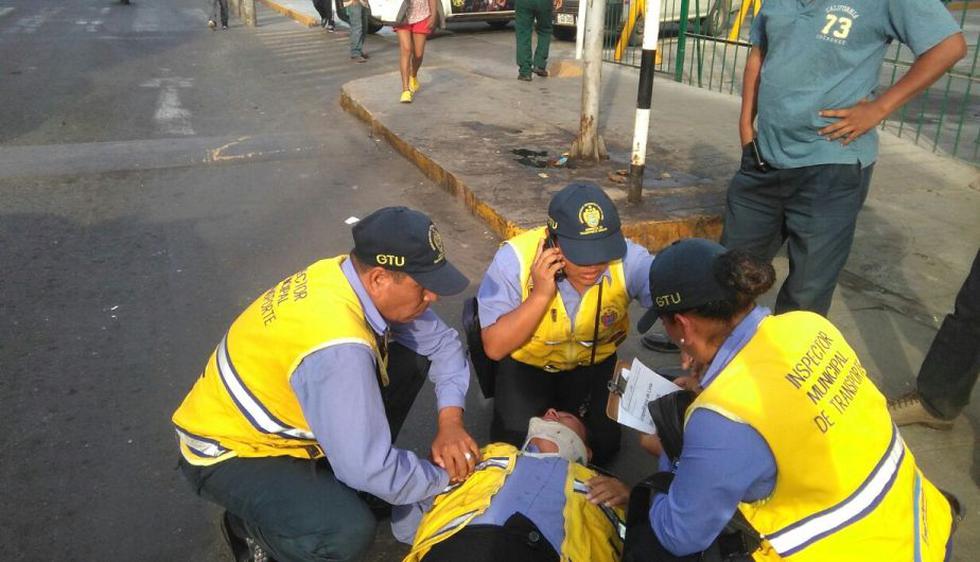 Chofer de taxi colectivo atropella a inspectora de la Municipalidad de Lima. (Difusión)