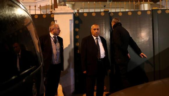 Miembros de la policía forense turca llegan a la residencia del cónsul de Arabia Saudí para realizar una investigación. (Foto: EFE)