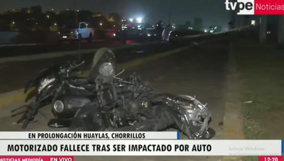 Un motociclista de nacionalidad venezolana, identificado como Joel Pérez Ilarraza, murió tras ser embestido por un vehículo a la altura de la avenida Prolongación Huaylas, en Chorrillos. (TV Perú)