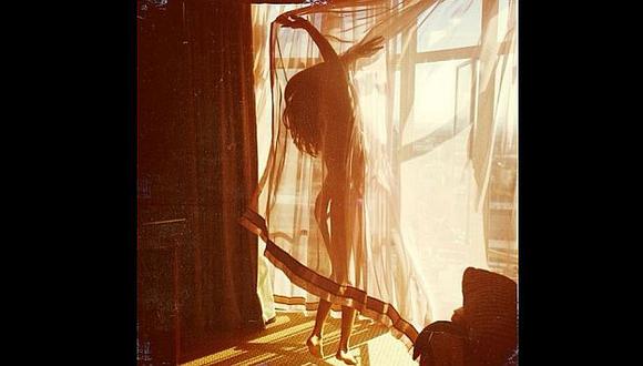 Selena Gómez: ¿Desnuda tras una cortina? (Instagram)