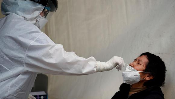 Con el reporte de una contagiada, Chile pasa a engrosar la lista de naciones que han reportado la presencia de esta variante del virus, más contagiosa que el SARS-CoV-2 pero no necesariamente más letal. (Foto: AFP)