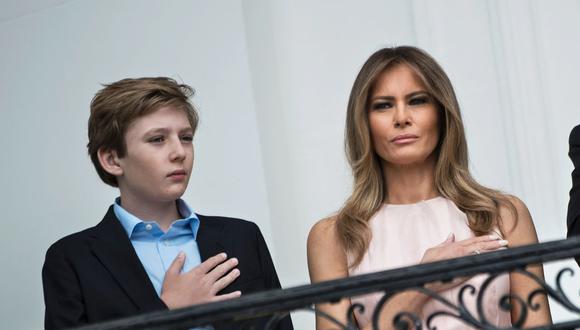 Melania Trump saca las uñas para defender a su hijo Barron. (AFP)