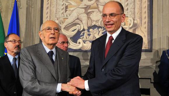 Letta (der.) con Napolitano. (AFP)