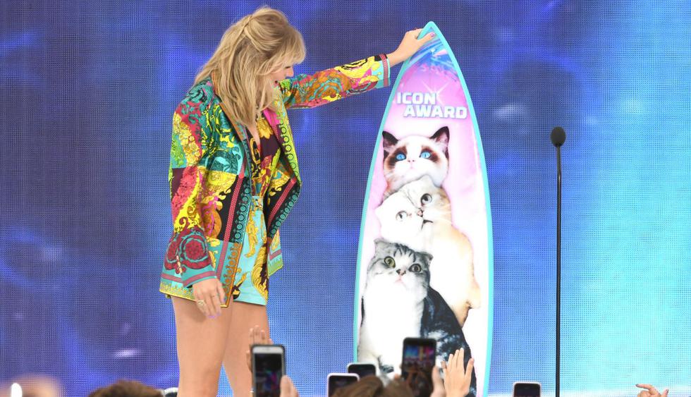 Taylor Swift recibió el primer Premio de Ícono de Teen Choice Awards 2019 con diseño de gatitos. (Foto: AFP)
