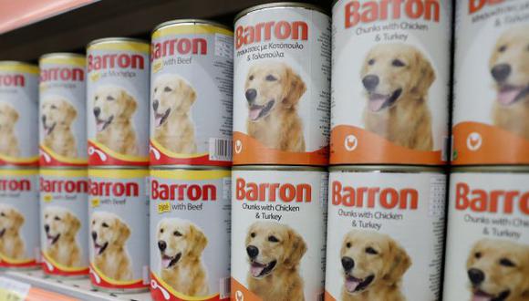 Venezuela: Detectan que personas consumen comida para perro por falta de alimentos. (Reuters)