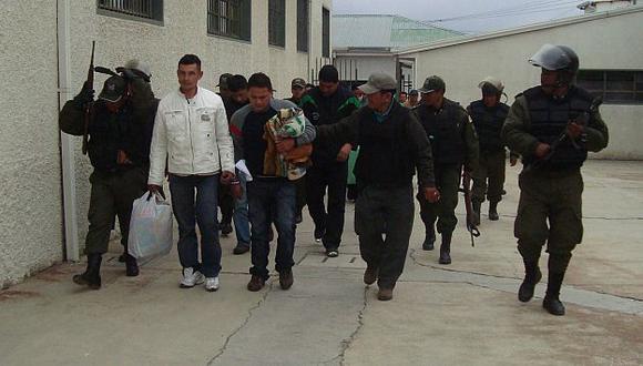 En la vista, dos de los peruanos que estuvieron presos y que fueron liberados en el país altiplánico. (Difusión)