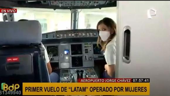 El vuelo, operado íntegramente por mujeres, partió de Lima a las 8:30 a.m. de este martes. (Captura video Panamericana TV)