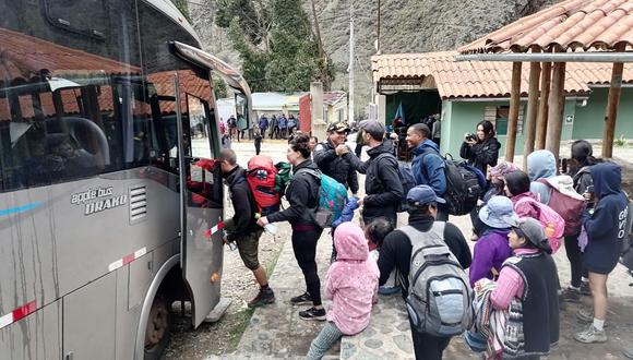 La Policía de Carreteras de la región Cusco brindó ayuda a 150 turistas, entre nacionales y extranjeros.