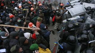 Violentas protestas dejan unos 100 heridos en Kiev