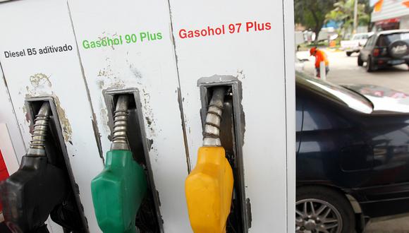 Se reducen los precios de los combustibles. (Foto: GEC)