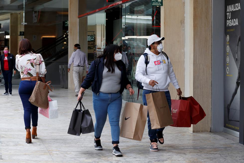 Los centros comerciales abrieron con las nuevas medidas de prevención e higiene que exige la llamada “nueva normalidad”. (Foto: EFE/José Mendez)