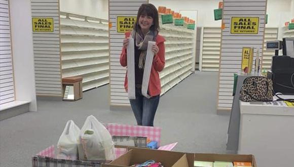 La mujer compra la tienda completa y dona 204 pares de zapatos a las víctimas de las inundaciones de Nebraska. (Facebook)