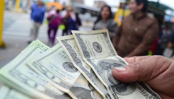 El dólar se encuentra en un alza global ante un posible aumento de las tensiones comerciales entre EE.UU y China. (Foto: Andina)