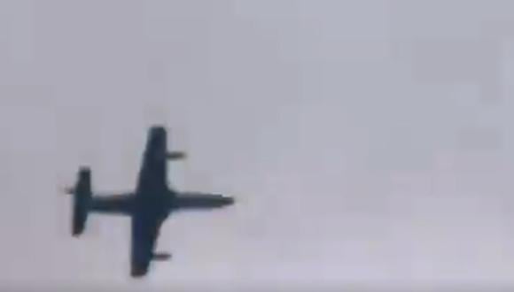 En redes sociales varias personas han subido videos y fotos en las que se aprecia un paso inusual de este tipo de aeronaves. (Foto: Captura de video)