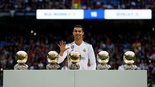 Cristiano Ronaldo exhibe sus cinco Balones de Oro en el Bernabéu [FOTOS]