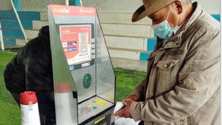 Inclusión financiera: beneficiarios del programa Pensión 65 son capacitados para usar tarjeta de débito en cajeros automáticos