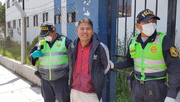 Arequipa: Comerciante golpea a su madre y cuando es detenido se ríe. (GEC)