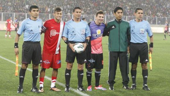 UNIDOS POR PRIMERA VEZ. Antes de juntarse en el Barcelona, Messi y Neymar se enfrentaron en el Nacional de Lima. (J. Ángeles)