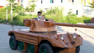 Convirtió su vieja camioneta en un tanque de guerra de madera para su hijo