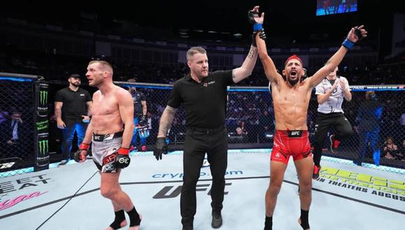El peleador peruano Daniel Socora celebra su victoria en el UFC Londres. (Getty)