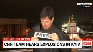 Reportero tuvo que ponerse un chaleco antibalas al oír explosiones en capital ucraniana tras anuncio de Putin | VIDEO