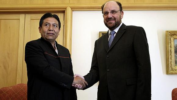 Moreno (Der.) junto al su homólogo boliviano David Choquehuanca. (Reuters)